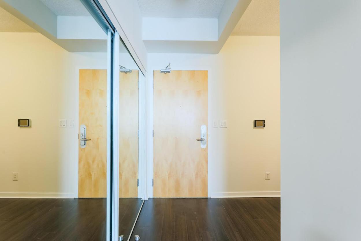 Skyline Elegance Condo 多伦多 外观 照片