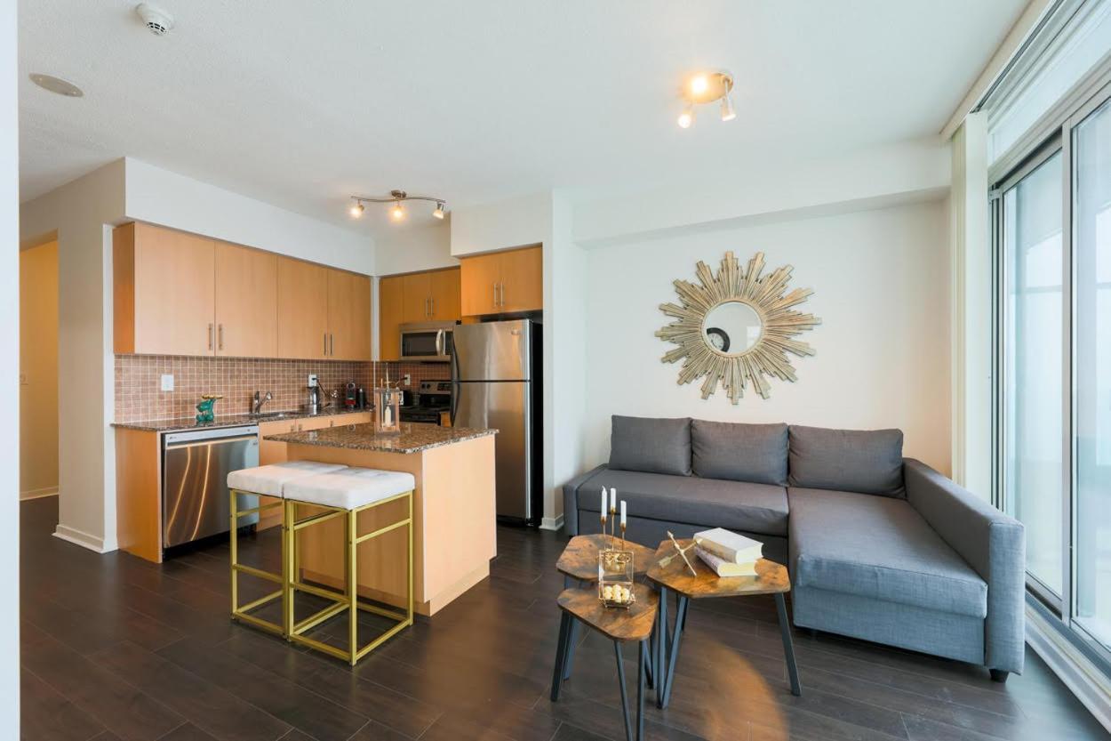 Skyline Elegance Condo 多伦多 外观 照片