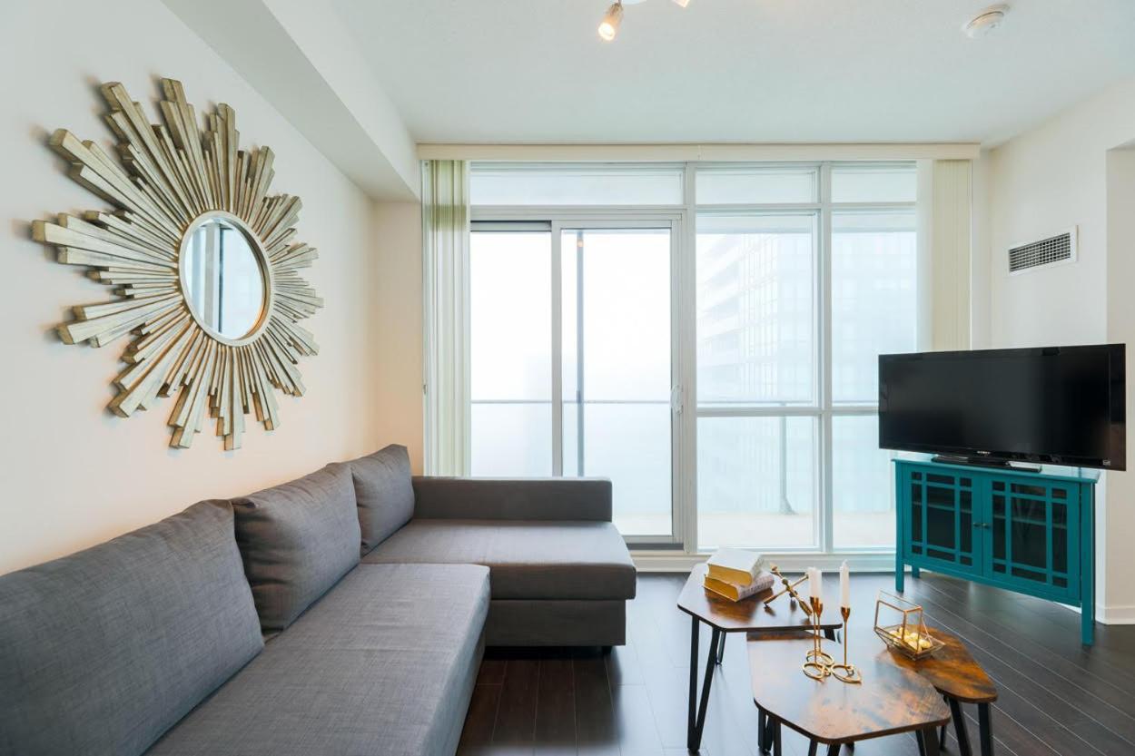 Skyline Elegance Condo 多伦多 外观 照片