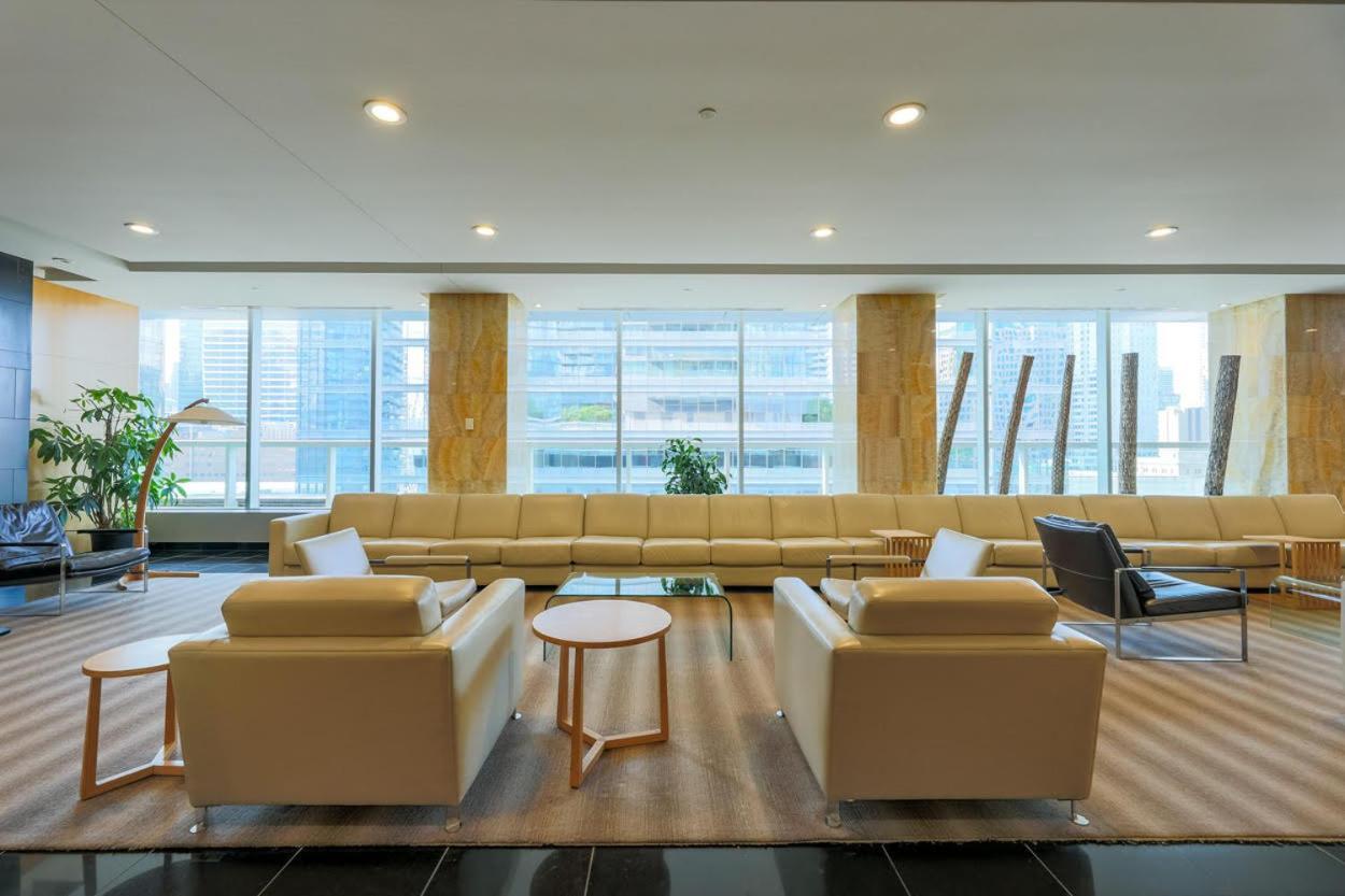 Skyline Elegance Condo 多伦多 外观 照片
