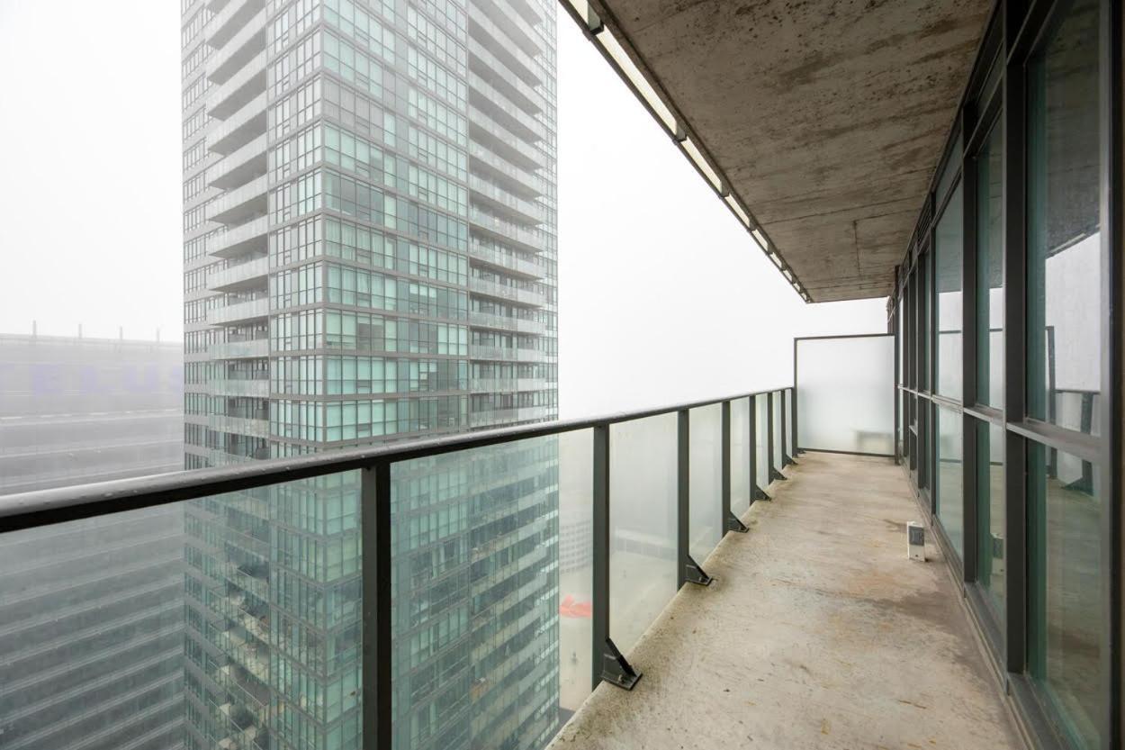 Skyline Elegance Condo 多伦多 外观 照片